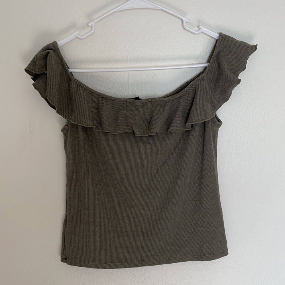 Green ruffle top - Picture 3 of 7